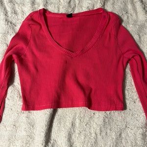 i’m selling a pink long sleeve top